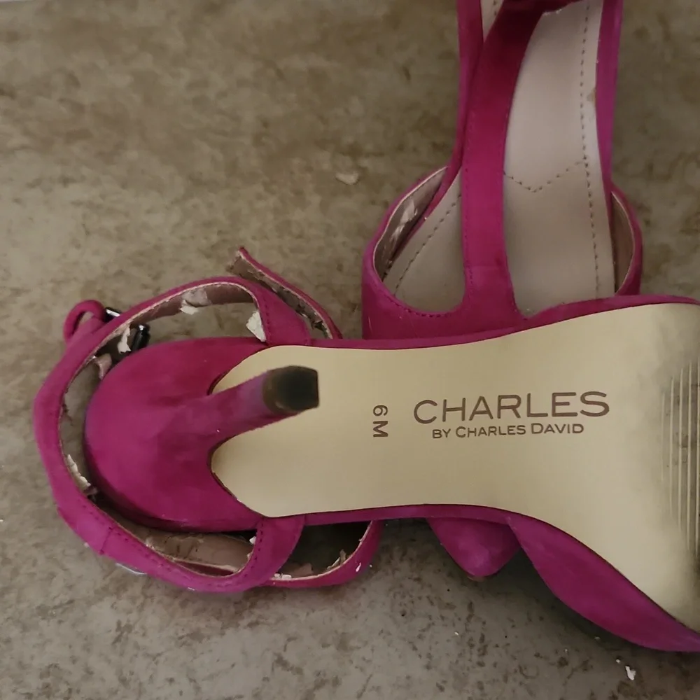 Heels - Picture 4 of 4